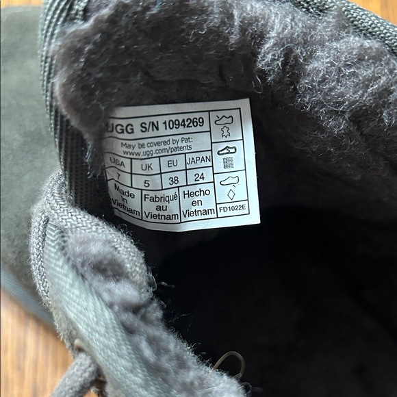 UGG Women’s Neumel Taupe Suede Chukka Boots Size 7 - Picture 8 of 12